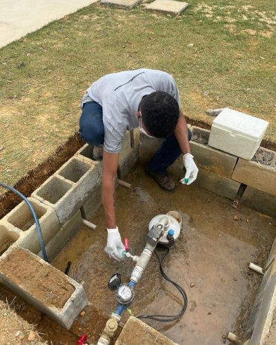 Coleta de agua para analise laboratorial